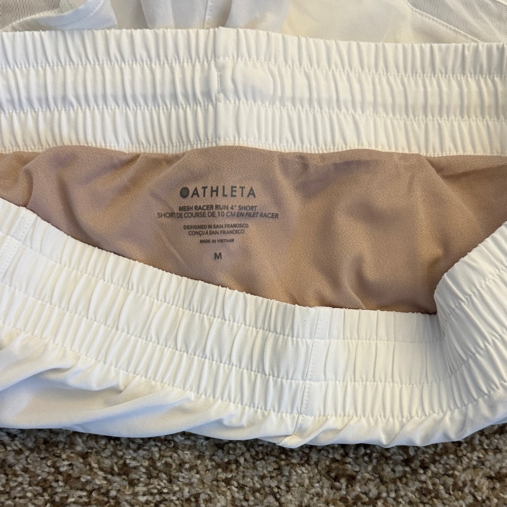 Athleta Mesh Racer Run Mid Rise 4" Short - Picture 4 of 4